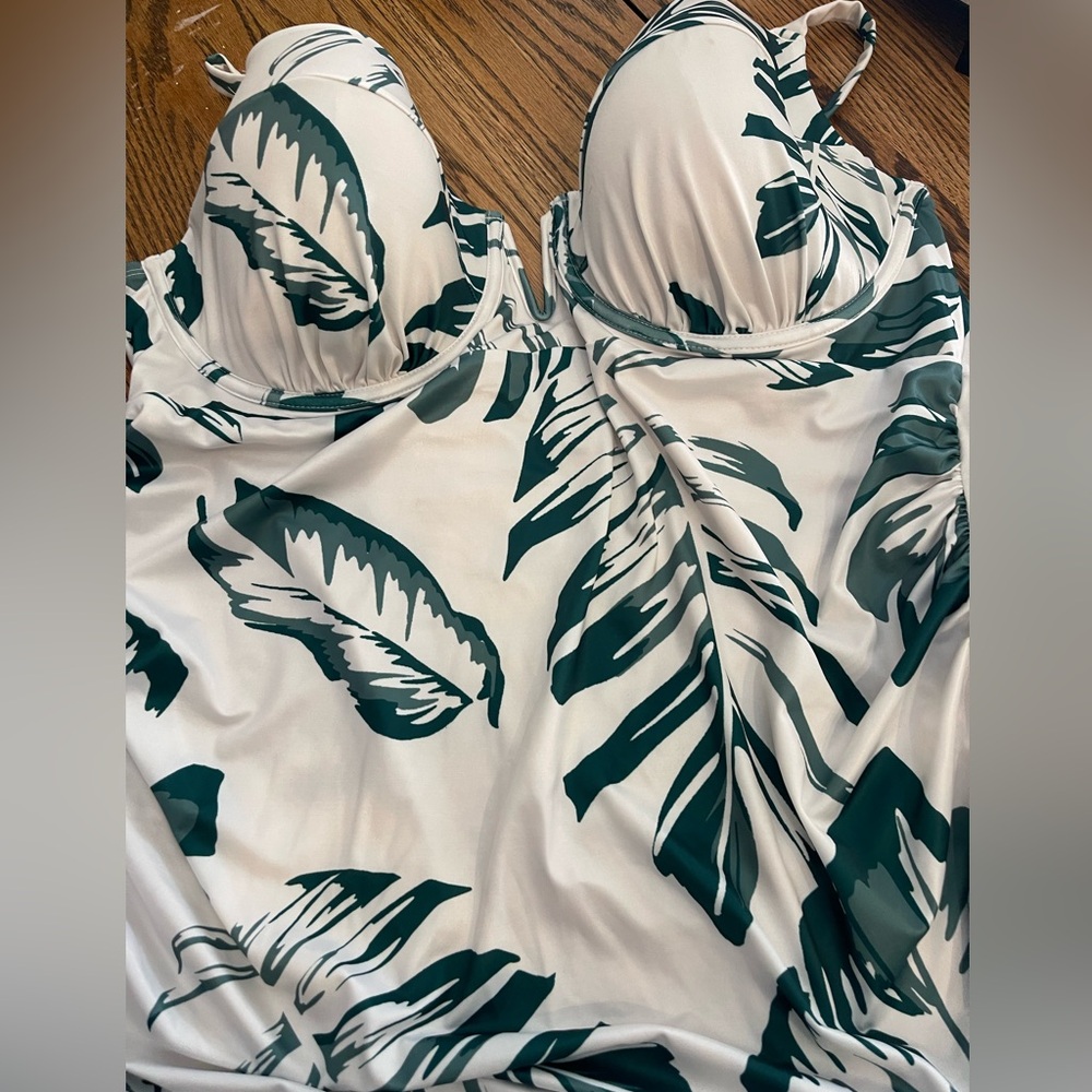 *MAKE OFFER!* Swim tank. Underwire with structured cup and built in bra🌴